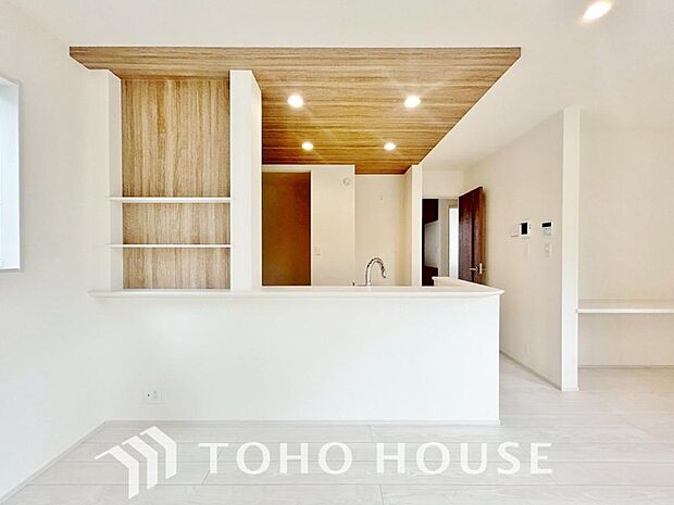 ホワイトナチュラルのテイストが、自然体で過ごせる心地良さを生み出しています。