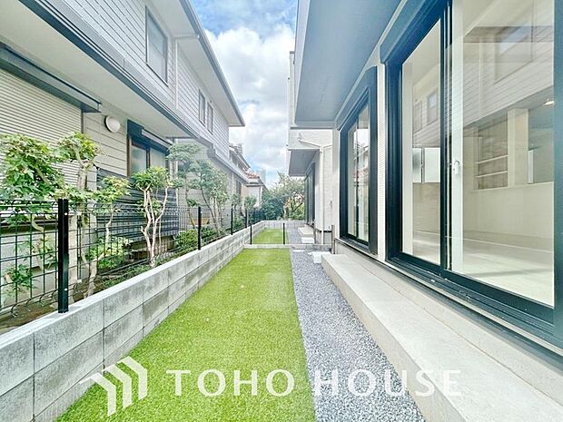 四季折々の変化を楽しめる心地よい場所。時間の経過と共に味わいが出る素敵な空間へ。