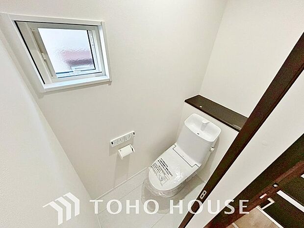 清潔な空間であって頂けますように、目に留まるだけではなく、汚れをふき取り易いフロアと壁紙をチョイス。