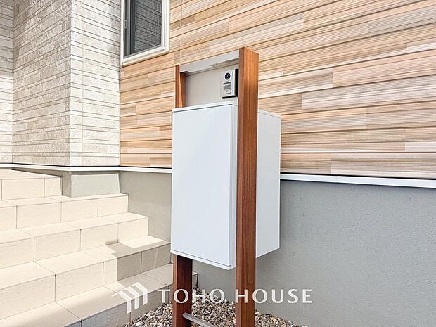 留守でも荷物が受け取れるため、共働きで昼間の宅配物の受け取りが困難な世帯や、インターネットショッピング等の通信販売をよく利用する人にニーズが高まっている。