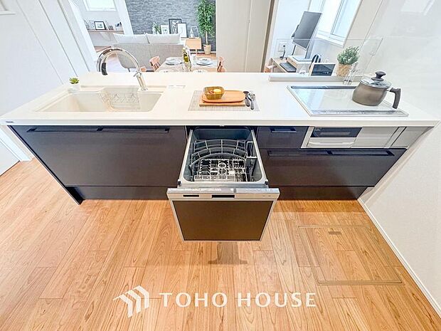 食洗機は家事の時間を短くできることがメリット。ビルトインタイプはキッチンをすっきりとみせてくれます。