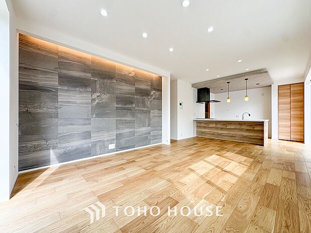 造りこんだ空間演出の妙が生み出す光と質のハーモニーはこの住宅のクオリティの良さを実感させてくれます。