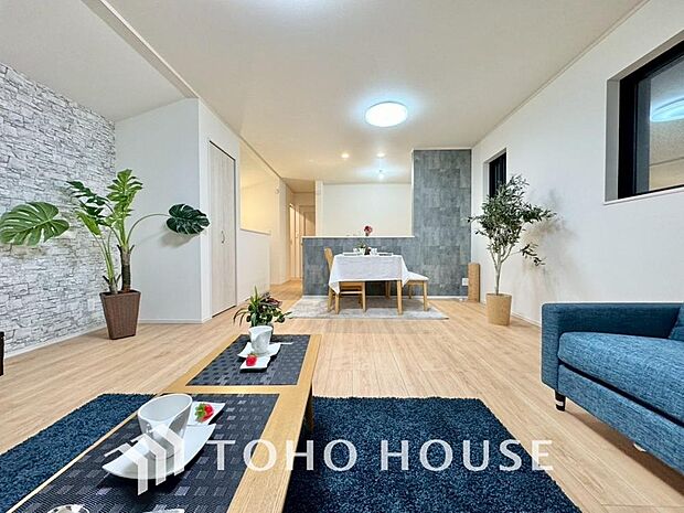 造りこんだ空間演出の妙が生み出す光と質のハーモニーはこの住宅のクオリティの良さを実感させてくれます。