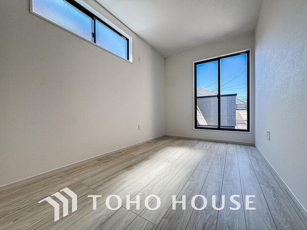 お子様の心と身体を見守る子供部屋として、小さな自立心を育むお部屋作りを見越してご覧下さい。