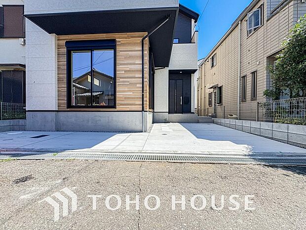 マンションとは違う敷地内駐車。ご主人様のお車のお手入れにも気合が入りますね。