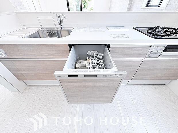 高温水や高圧水流を使う事で効率よく食器洗浄できます。殺菌効果も高いので哺乳瓶等を洗う際にも便利です。