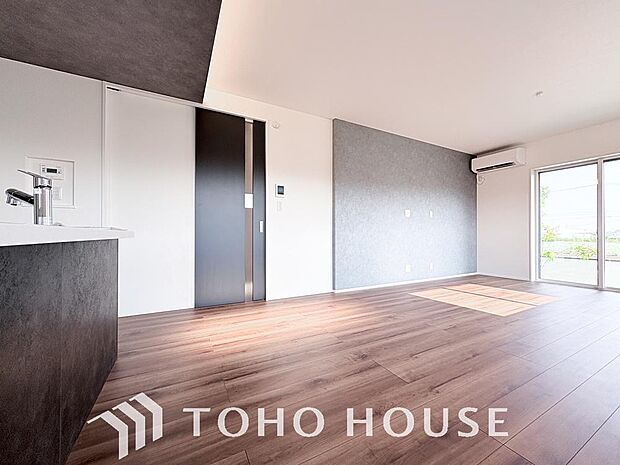 家は、ただ生活する場ではなく、笑顔の毎日、安らぎの日々のために、暮らしを愉しく、快適にする場所。