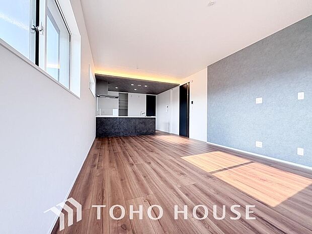 作り手の「気持ちの良いリビングでお過ごししていただきたい」という思いを感じさせます。