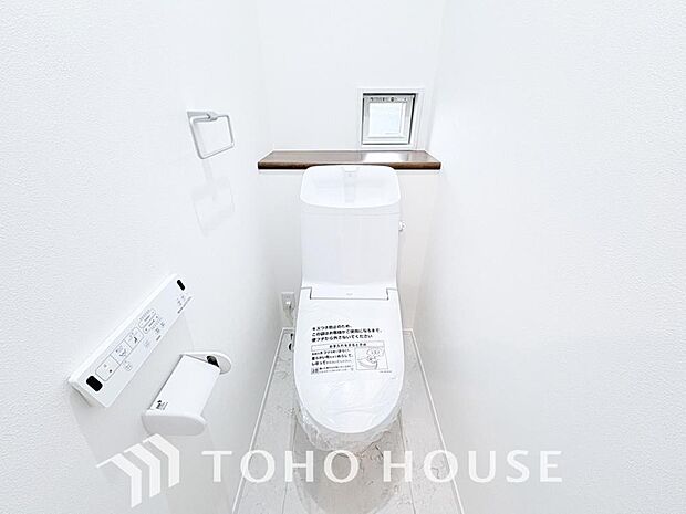 清潔な空間であって頂けますように、目に留まるだけではなく、汚れをふき取り易いフロアと壁紙をチョイス。