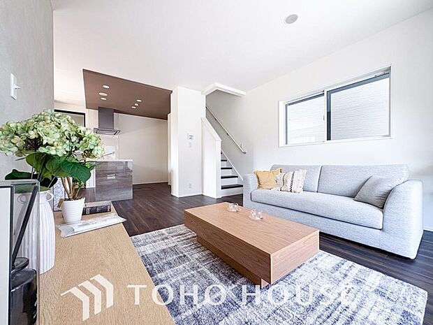 作り手の「気持ちの良いリビングでお過ごししていただきたい」という思いを感じさせます。