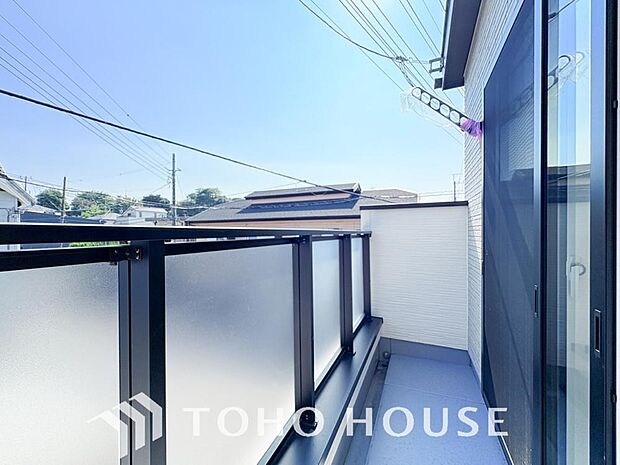 夜空の煌めきや、室内への通風や採光へ一役。ガーデニング等も充分に楽しめる広さを確保しております。