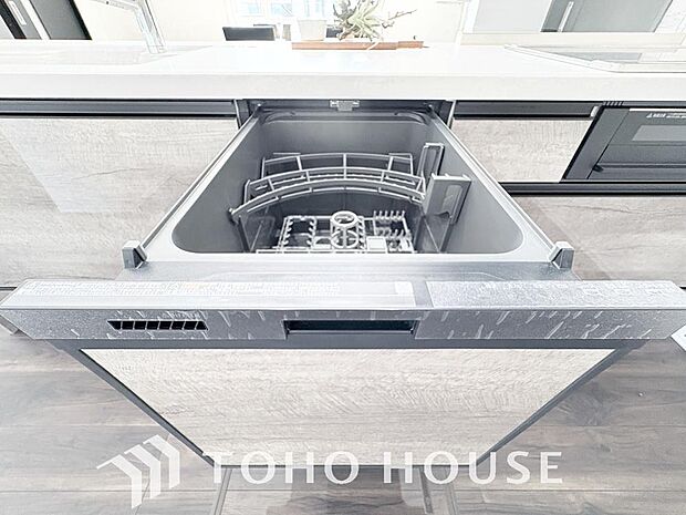 高温水や高圧水流を使う事で効率よく食器洗浄できます。殺菌効果も高いので哺乳瓶等を洗う際にも便利です。