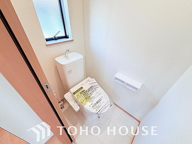 清潔な空間であって頂けますように、目に留まるだけではなく、汚れをふき取り易いフロアと壁紙をチョイス。