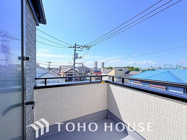 夜空の煌めきや、室内への通風や採光へ一役。ガーデニング等も充分に楽しめる広さを確保しております。