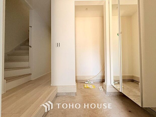 土間収納を設けておりますので、玄関周りもすっきりとした空間を演出する事ができます。