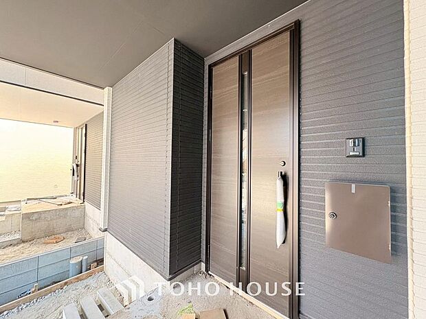 広々した玄関スペースはベビーカーも楽々置けるゆったりスペースが魅力です。