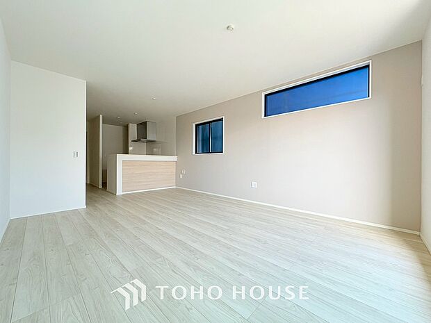 忙しい朝でも、しっかり家族が揃って食事をして頂けるゆとりある大きさのダイニングスペース。