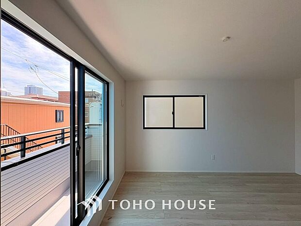 作り手の「気持ちの良いリビングでお過ごししていただきたい」という思いを感じさせます。