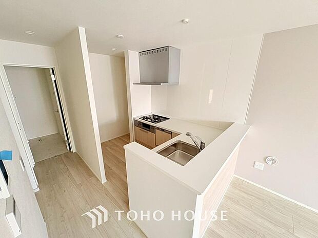 広々キッチンを採用。みんなで作った料理を召し上がりながらの会話は、どのような物になるのでしょうか。