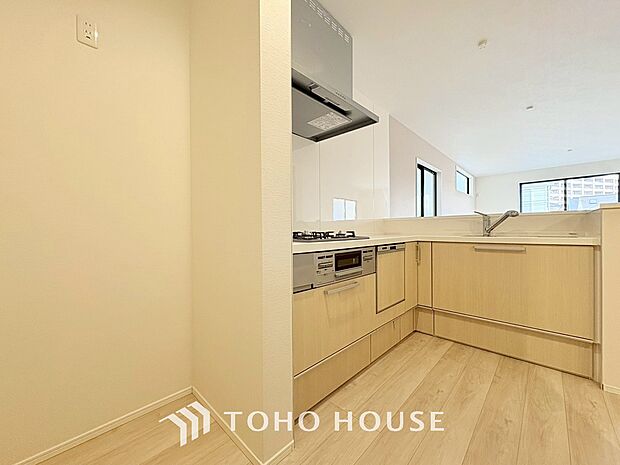 ご家族みんなで調理ができる位のスペースを実現したキッチン空間となっております。