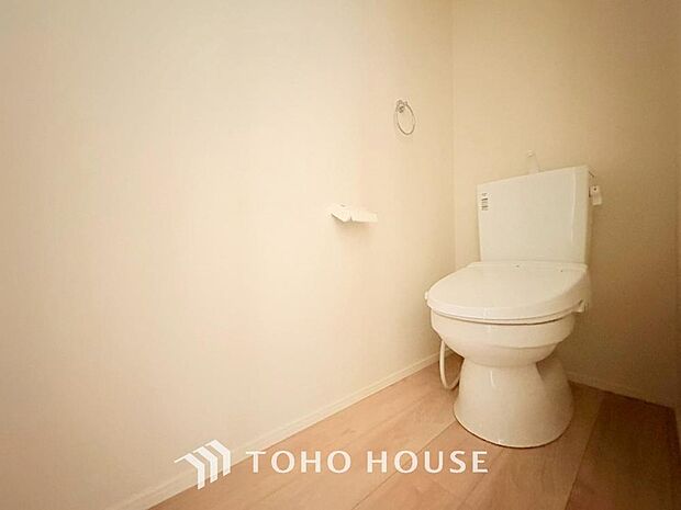 清潔な空間であって頂けますように、目に留まるだけではなく、汚れをふき取り易いフロアと壁紙をチョイス。