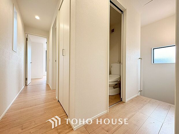 清潔な空間であって頂けますように、目に留まるだけではなく、汚れをふき取り易いフロアと壁紙をチョイス。