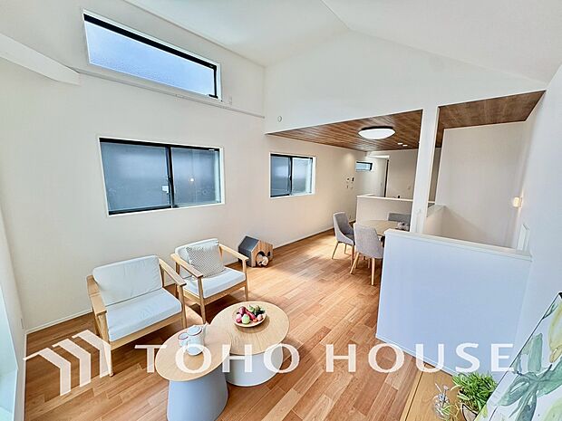 造りこんだ空間演出の妙が生み出す光と質のハーモニーはこの住宅のクオリティの良さを実感させてくれます。