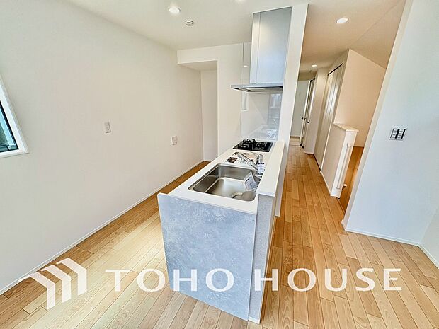 広々キッチンを採用。みんなで作った料理を召し上がりながらの会話は、どのような物になるのでしょうか。