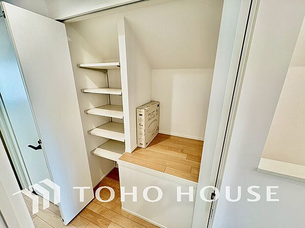 少しでも空いているスペースを収納にすることで、無駄のない空間を演出しております。