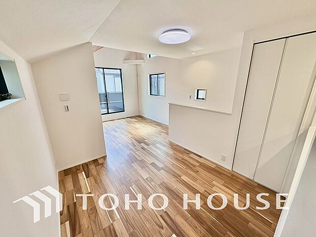 白を基調とした室内は、明るい住空間を造り出すだけでなく、清潔感をもたらしてくれます。