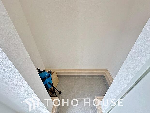 玄関部分には土間収納を設け玄関部分を広々空間に!玄関周りの導線の良さを是非一度現地でご確認下さい。