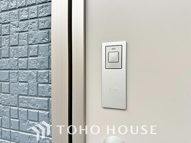 スマートフォンやカードキーで施錠・解錠ができるスマートロックを導入。鍵の閉め忘れ防止や、お子様の帰宅確認など、安心で便利な暮らしをサポートします。