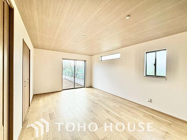 造りこんだ空間演出の妙が生み出す光と質のハーモニーはこの住宅のクオリティの良さを実感させてくれます。