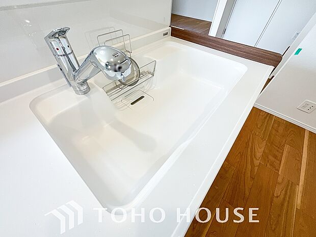 ワンタッチで浄水と原水を切り替えできる浄水器一体型水栓は水道水に含まれる有害物質を除去してくれます。