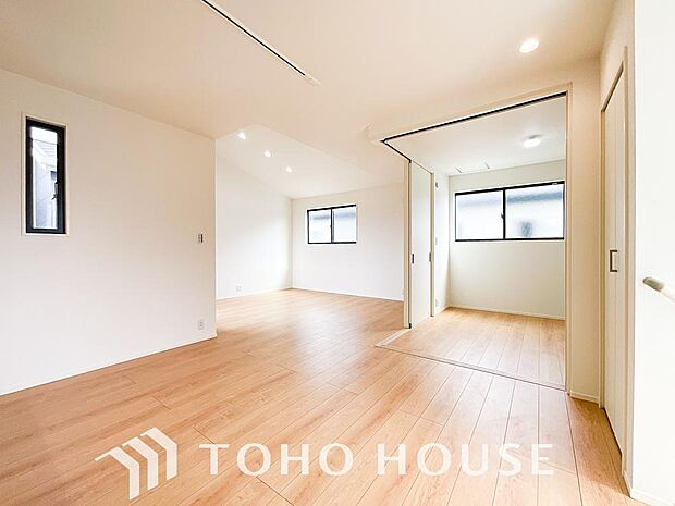 造りこんだ空間演出の妙が生み出す光と質のハーモニーはこの住宅のクオリティの良さを実感させてくれます。