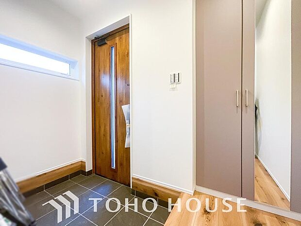 ダウンライトを使用しお洒落に演出。帰りたくなる家をテーマに設計。いつも「人」と「家」の間に・・・。