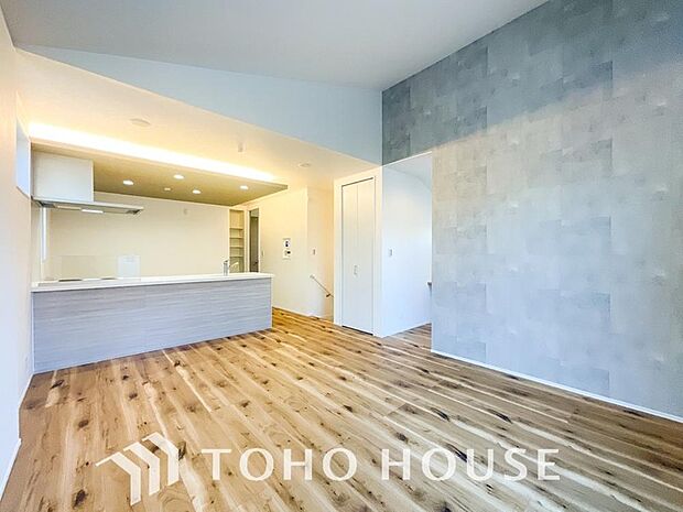 造りこんだ空間演出の妙が生み出す光と質のハーモニーはこの住宅のクオリティの良さを実感させてくれます。