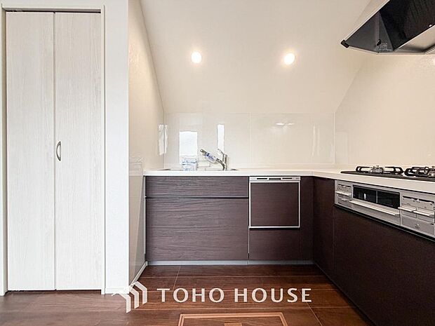 広々キッチンを採用。みんなで作った料理を召し上がりながらの会話は、どのような物になるのでしょうか。