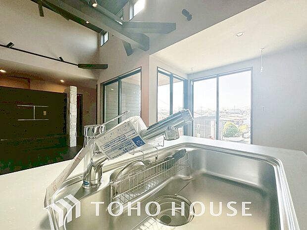 安全でおいしい水を手軽に。ボタンひとつで浄水と原水に切り替えられる浄水器一体型水洗を使用。