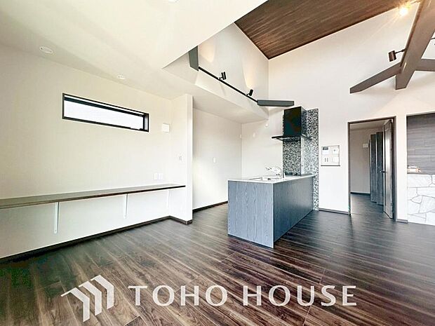 広々キッチンを採用。みんなで作った料理を召し上がりながらの会話は、どのような物になるのでしょうか。