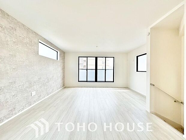 光と風があふれる開放的なリビングダイニングには自然と家族みんなが集まってきます。