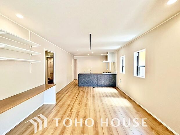 作り手の「気持ちの良いリビングでお過ごししていただきたい」という思いを感じさせます。