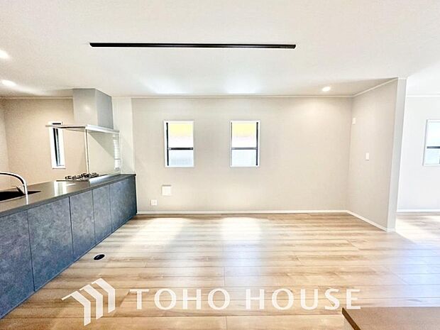 造りこんだ空間演出の妙が生み出す光と質のハーモニーはこの住宅のクオリティの良さを実感させてくれます。