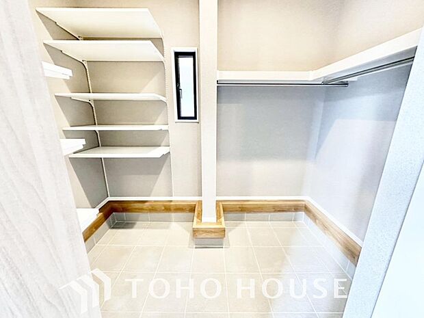 少しでも空いているスペースを収納にすることで、無駄のない空間を演出しております。