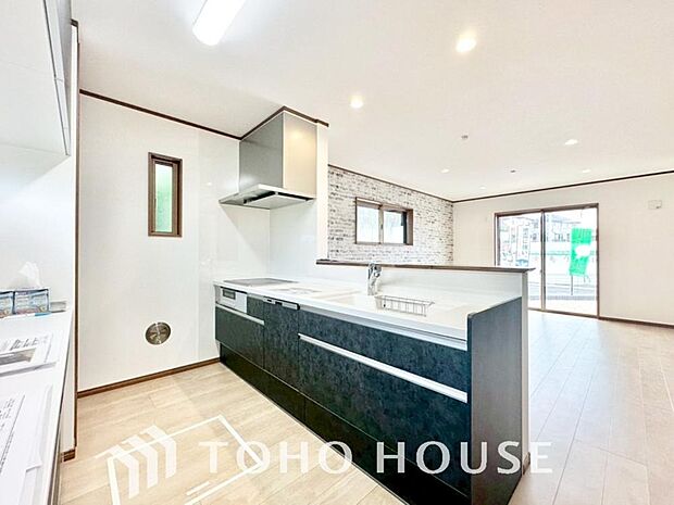 お料理の上手な方が、独壇場でお料理の腕を披露するスタイルに向いているキッチンです。