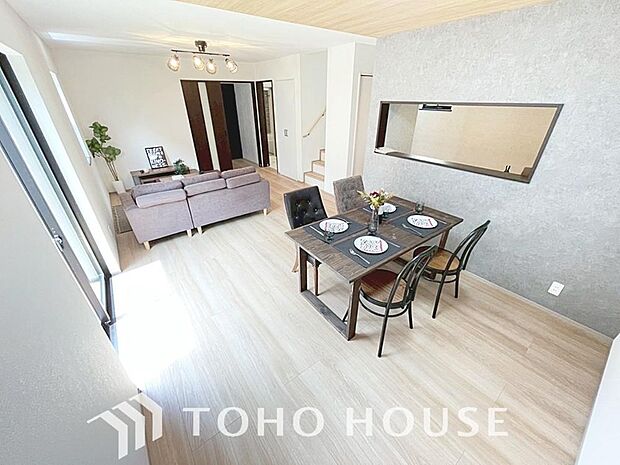 造りこんだ空間演出の妙が生み出す光と質のハーモニーはこの住宅のクオリティの良さを実感させてくれます。