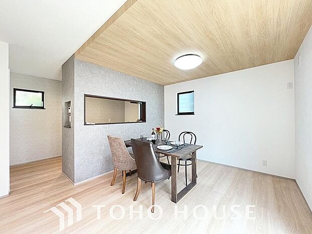 広々キッチンを採用。みんなで作った料理を召し上がりながらの会話は、どのような物になるのでしょうか。