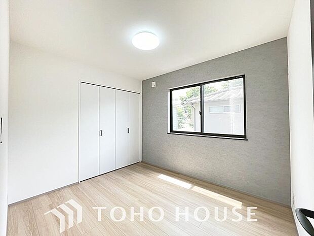 一日の疲れを癒やしてくれる主寝室。時を忘れて過ごす場所として過ごせるお部屋。