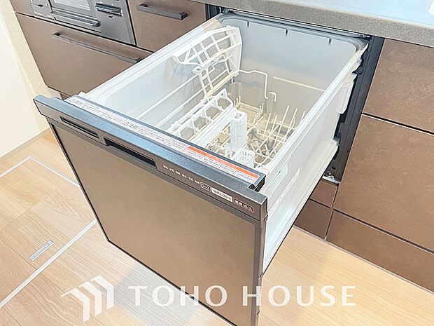 高温水や高圧水流を使う事で効率よく食器洗浄できます。殺菌効果も高いので哺乳瓶等を洗う際にも便利です。