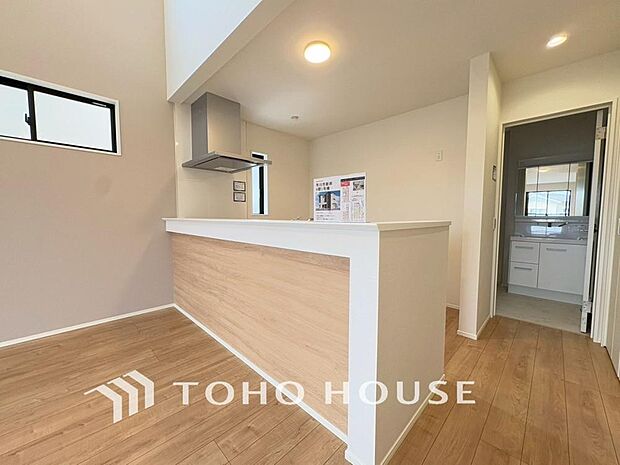 広々キッチンを採用。みんなで作った料理を召し上がりながらの会話は、どのような物になるのでしょうか。